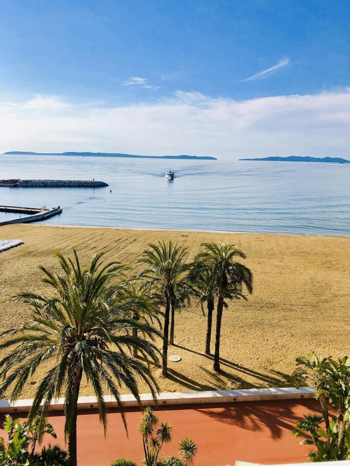 T3 Front De Mer Dernier Etage Vue Mer Petit Havre De Paix Pour Vos Vacances Emplacement Unique Vue Mer Panoramique A 180 Degres Pour Ce T3 En Face De La Plage Front De Mer Vue Sur Les Iles 5 Et Dernier Etage Avec Ascenseur Le Lavandou Exteriör bild